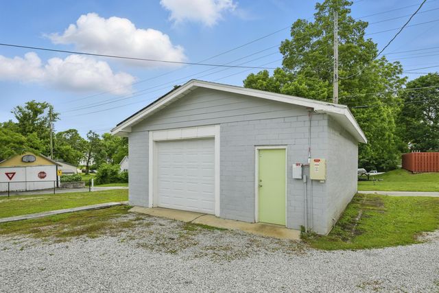 1209 South Garrison Avenue, Carthage, MO 64836