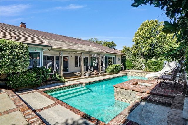 25136 Avenida Rondel, Valencia, CA 91355