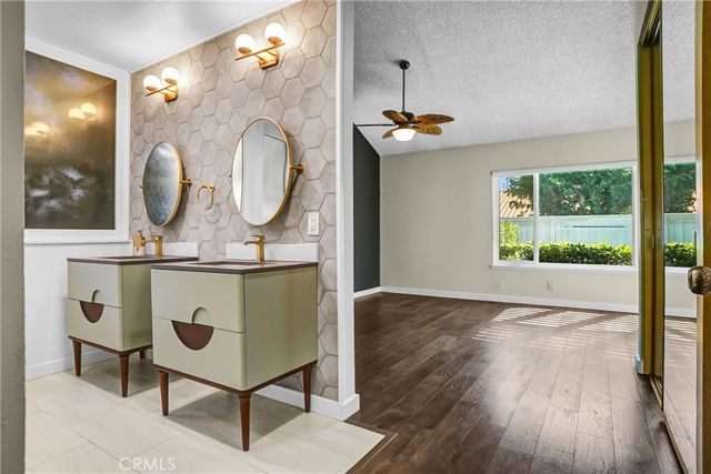 25136 Avenida Rondel, Valencia, CA 91355