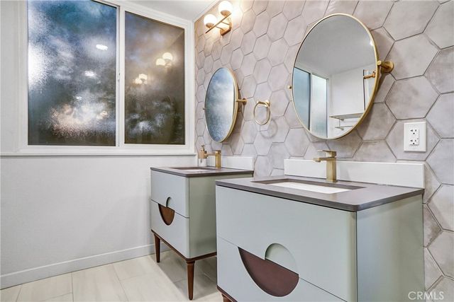 25136 Avenida Rondel, Valencia, CA 91355