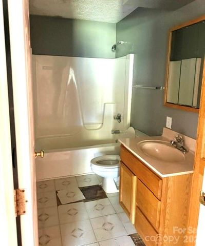 4084 Carpenters Cove Road, Claremont, NC 28610