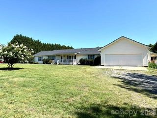 4084 Carpenters Cove Road, Claremont, NC 28610