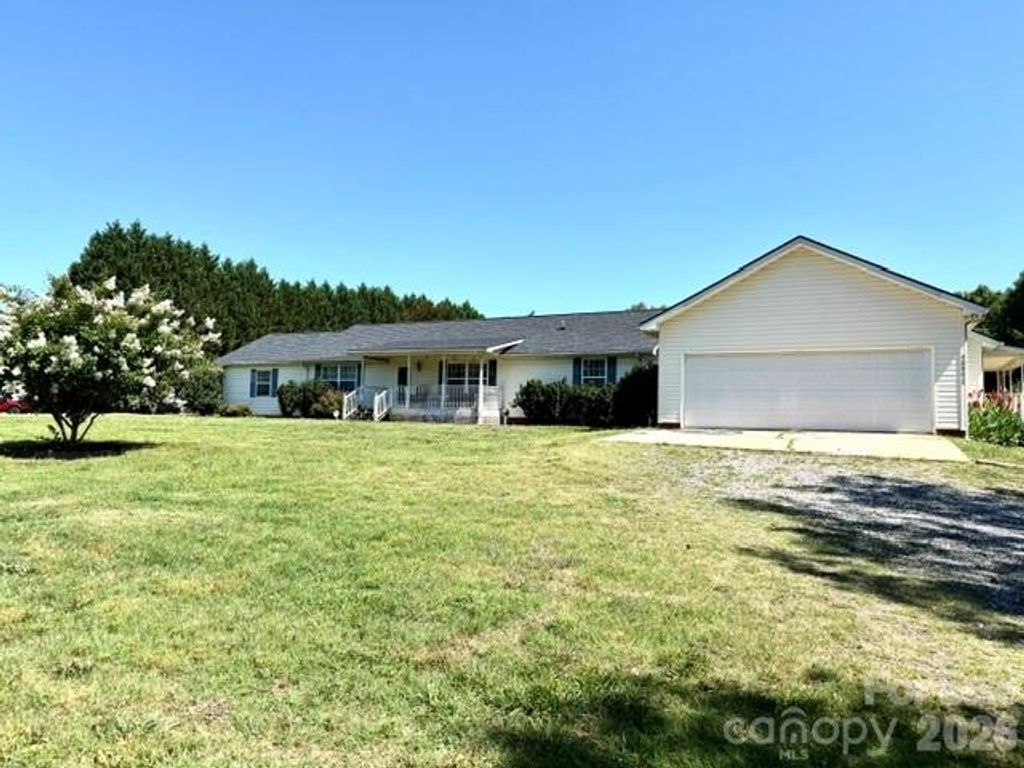 4084 Carpenters Cove Road, Claremont, NC 28610