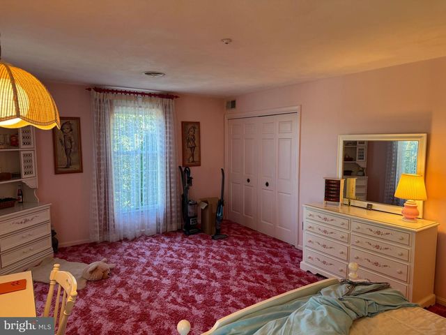 586 CRESTWOOD DRIVE, Chambersburg, PA 17202