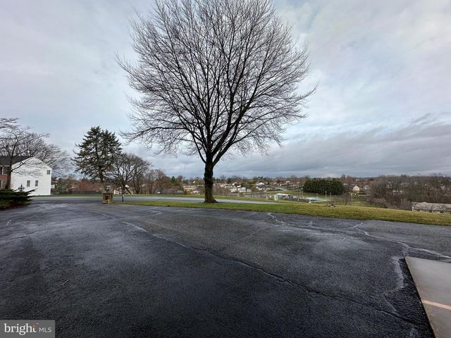 586 CRESTWOOD DRIVE, Chambersburg, PA 17202