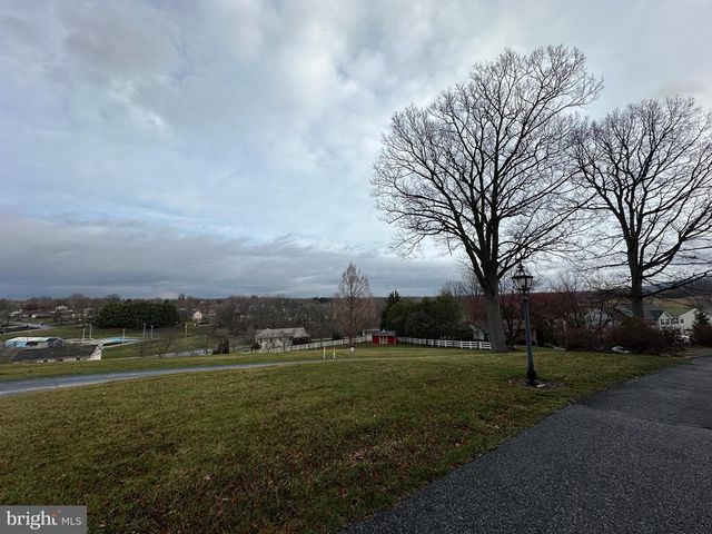 586 CRESTWOOD DRIVE, Chambersburg, PA 17202