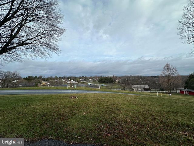 586 CRESTWOOD DRIVE, Chambersburg, PA 17202