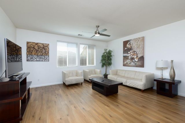 2934 14th Avenue, Kingsburg, CA 93631