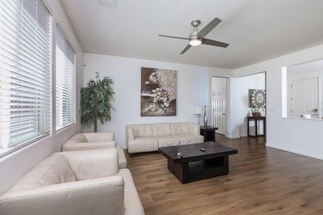 2934 14th Avenue, Kingsburg, CA 93631