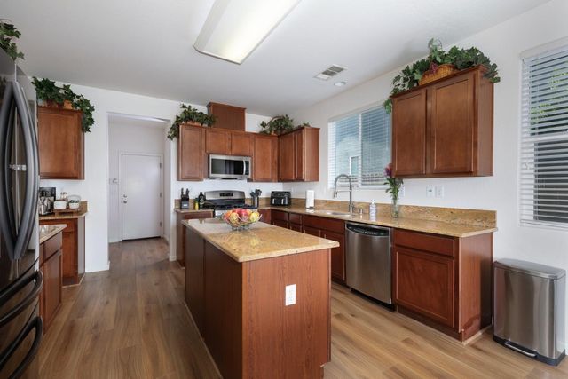 2934 14th Avenue, Kingsburg, CA 93631