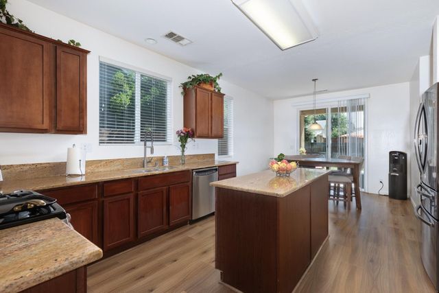 2934 14th Avenue, Kingsburg, CA 93631