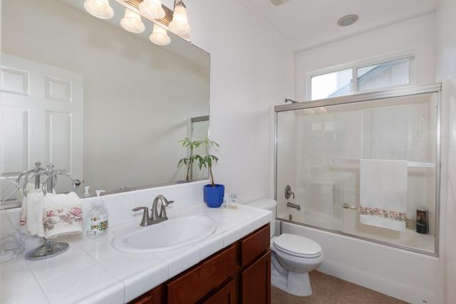 2934 14th Avenue, Kingsburg, CA 93631