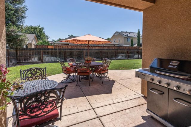 2934 14th Avenue, Kingsburg, CA 93631