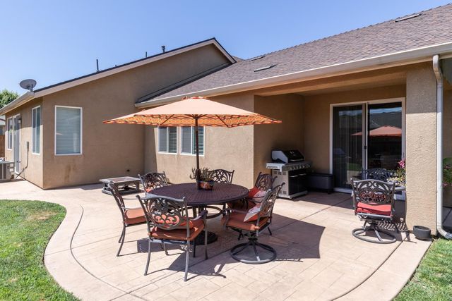 2934 14th Avenue, Kingsburg, CA 93631