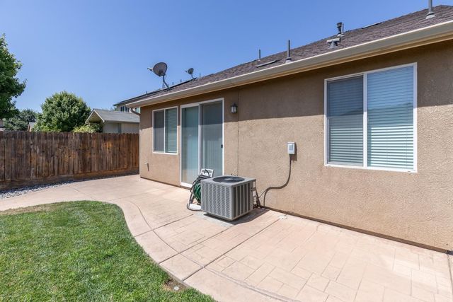 2934 14th Avenue, Kingsburg, CA 93631