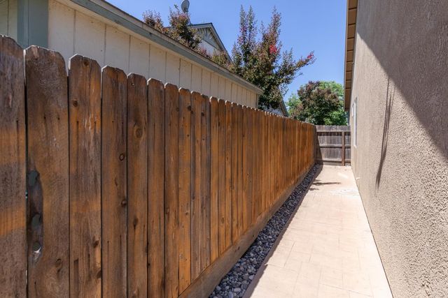 2934 14th Avenue, Kingsburg, CA 93631