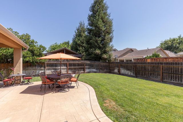 2934 14th Avenue, Kingsburg, CA 93631