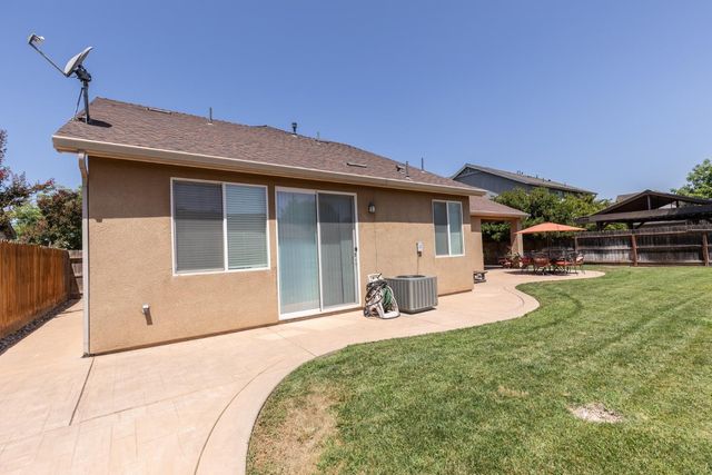 2934 14th Avenue, Kingsburg, CA 93631