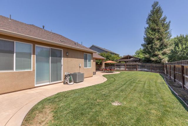 2934 14th Avenue, Kingsburg, CA 93631