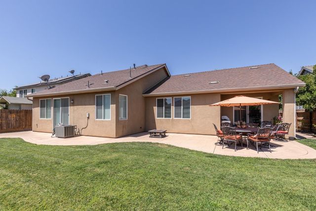 2934 14th Avenue, Kingsburg, CA 93631