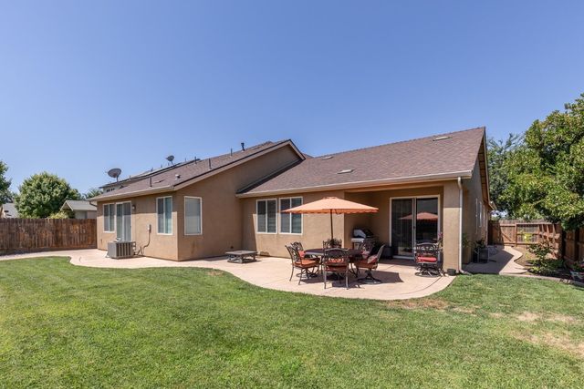 2934 14th Avenue, Kingsburg, CA 93631