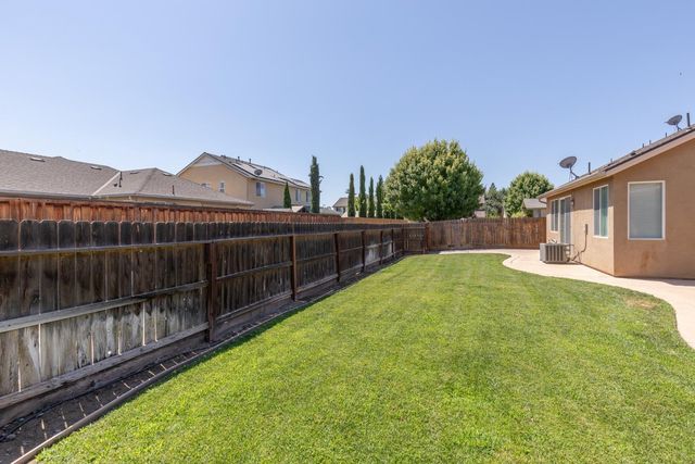 2934 14th Avenue, Kingsburg, CA 93631