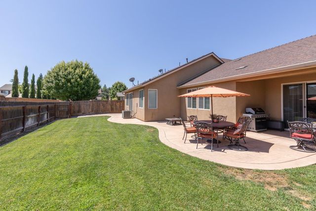 2934 14th Avenue, Kingsburg, CA 93631