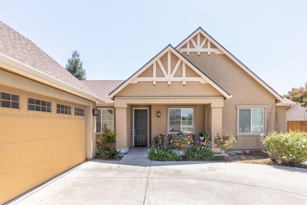2934 14th Avenue, Kingsburg, CA 93631