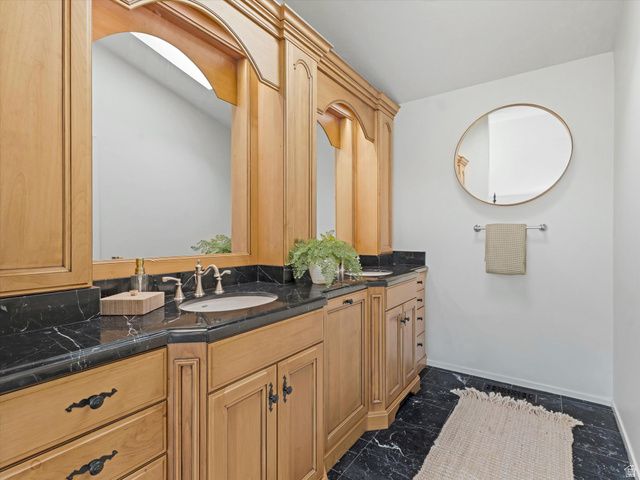 8903 S COBBLE CREST LN, Sandy, UT 84093