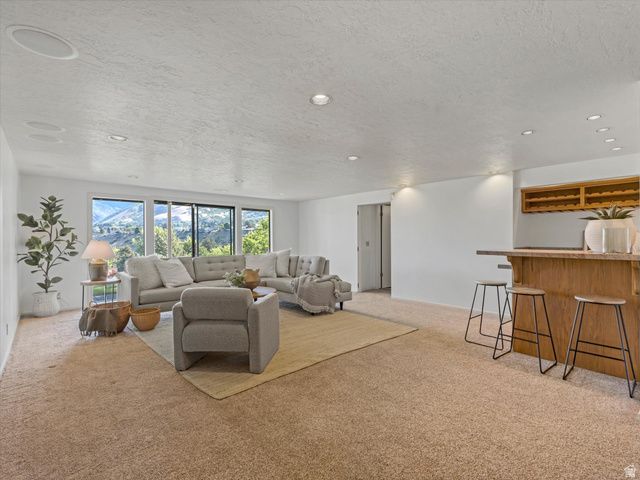8903 S COBBLE CREST LN, Sandy, UT 84093