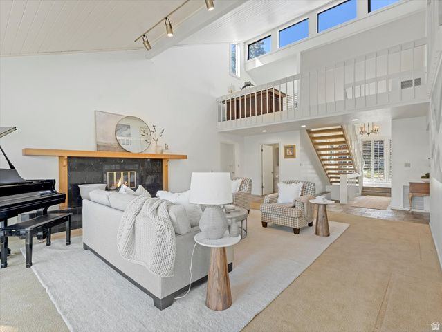 8903 S COBBLE CREST LN, Sandy, UT 84093