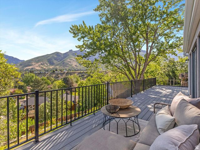 8903 S COBBLE CREST LN, Sandy, UT 84093