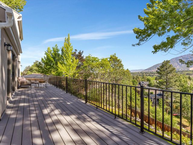 8903 S COBBLE CREST LN, Sandy, UT 84093
