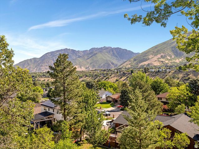 8903 S COBBLE CREST LN, Sandy, UT 84093