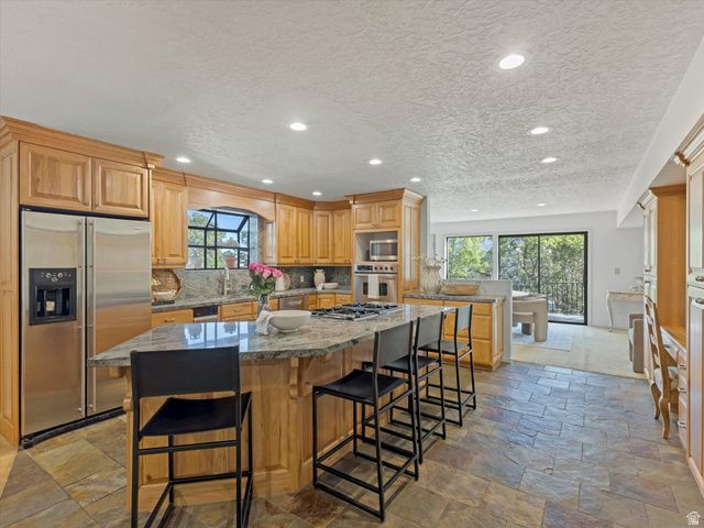 8903 S COBBLE CREST LN, Sandy, UT 84093