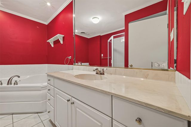 8211 Katy Freeway 19, Houston, TX 77024