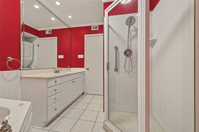 8211 Katy Freeway 19, Houston, TX 77024