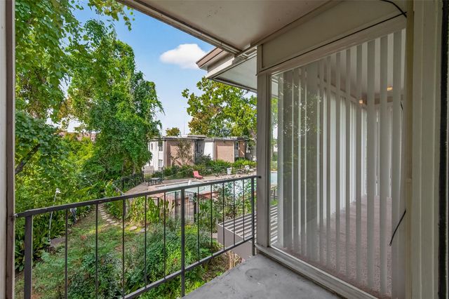 8211 Katy Freeway 19, Houston, TX 77024