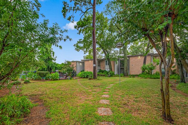 8211 Katy Freeway 19, Houston, TX 77024