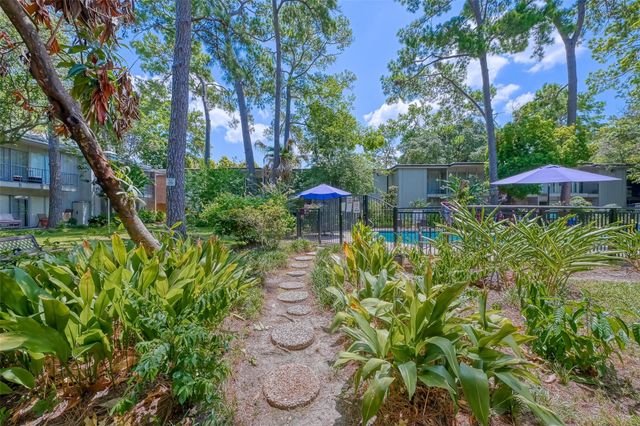 8211 Katy Freeway 19, Houston, TX 77024