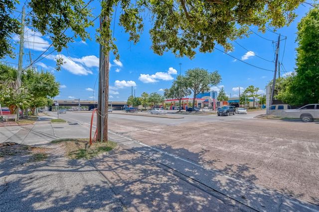 8211 Katy Freeway 19, Houston, TX 77024