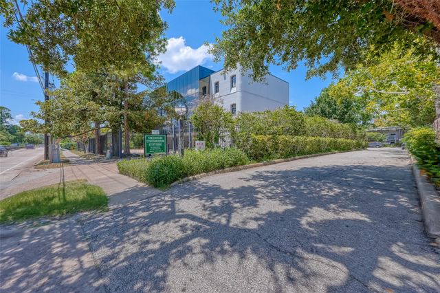 8211 Katy Freeway 19, Houston, TX 77024