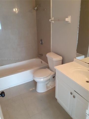 5842 NW 21st St 42-B, Lauderhill, FL 33313