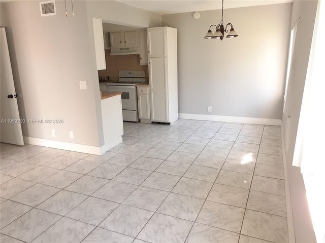 5842 NW 21st St 42-B, Lauderhill, FL 33313