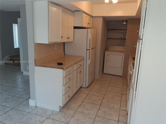 5842 NW 21st St 42-B, Lauderhill, FL 33313