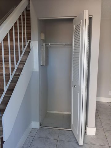 5842 NW 21st St 42-B, Lauderhill, FL 33313