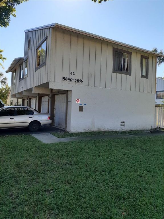 5842 NW 21st St 42-B, Lauderhill, FL 33313