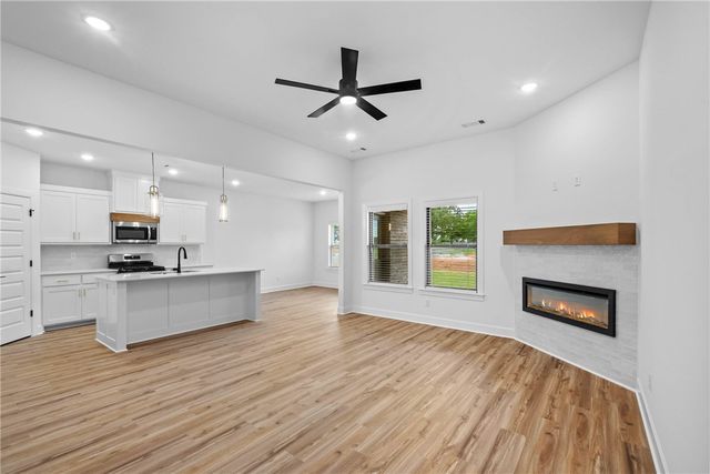 1408 NW Nicole Street, Highfill, AR 72734