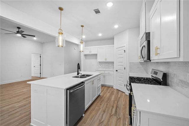 1408 NW Nicole Street, Highfill, AR 72734