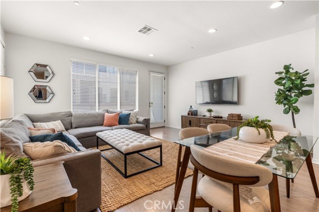 5560 Boardwalk 105, Hawthorne, CA 90250